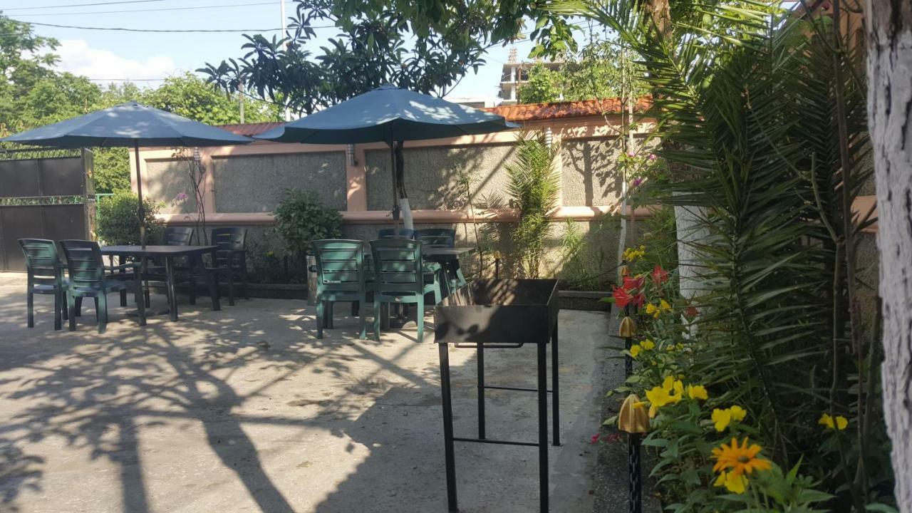 Linda Guest House Batumi Exterior foto